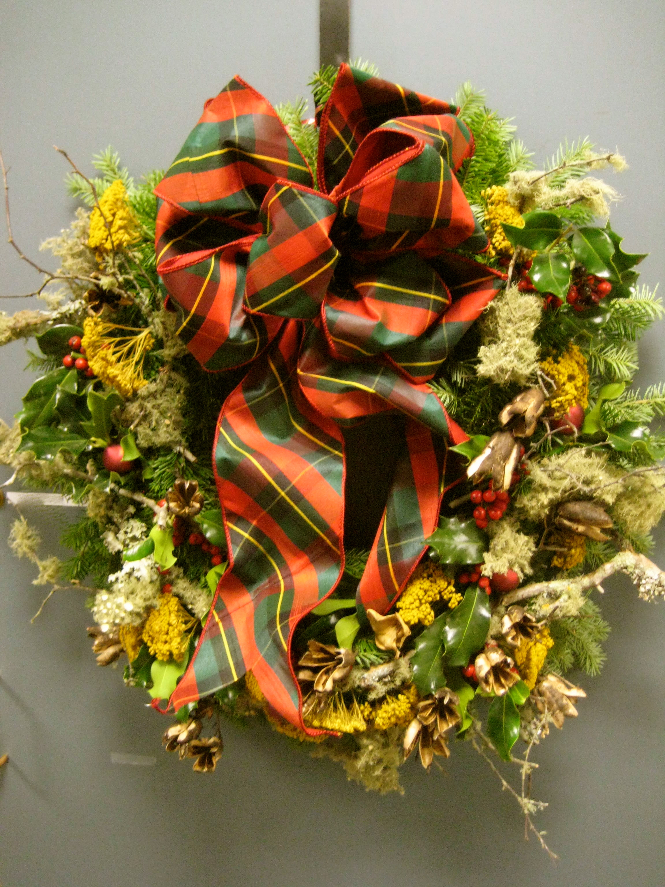 Wreath of the Day – Statement in Plaid