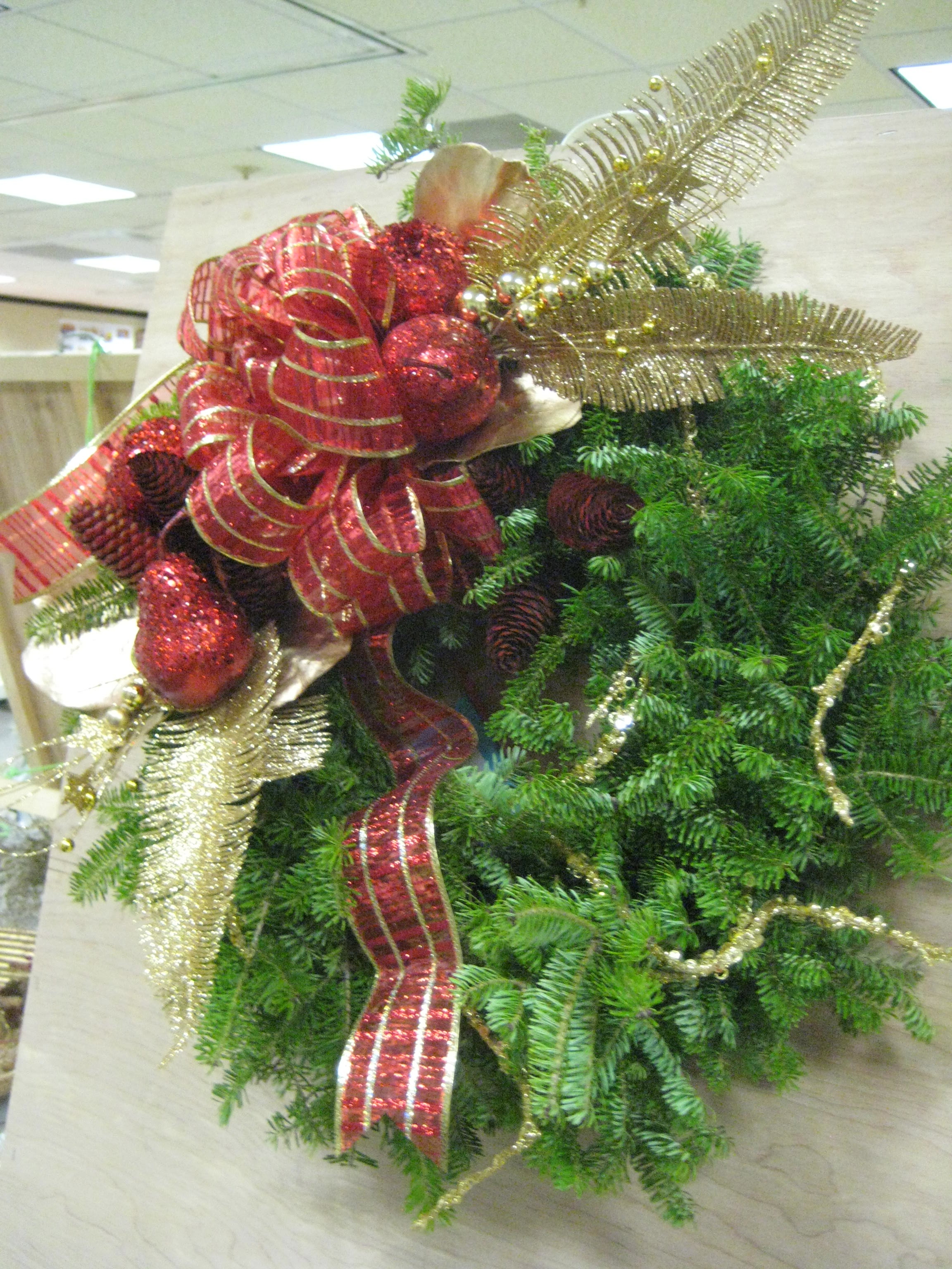 Saturday, December 6, 2:00 pm – 5:00 pm – Creative Holidays: Make Your Own Wreath & Garland