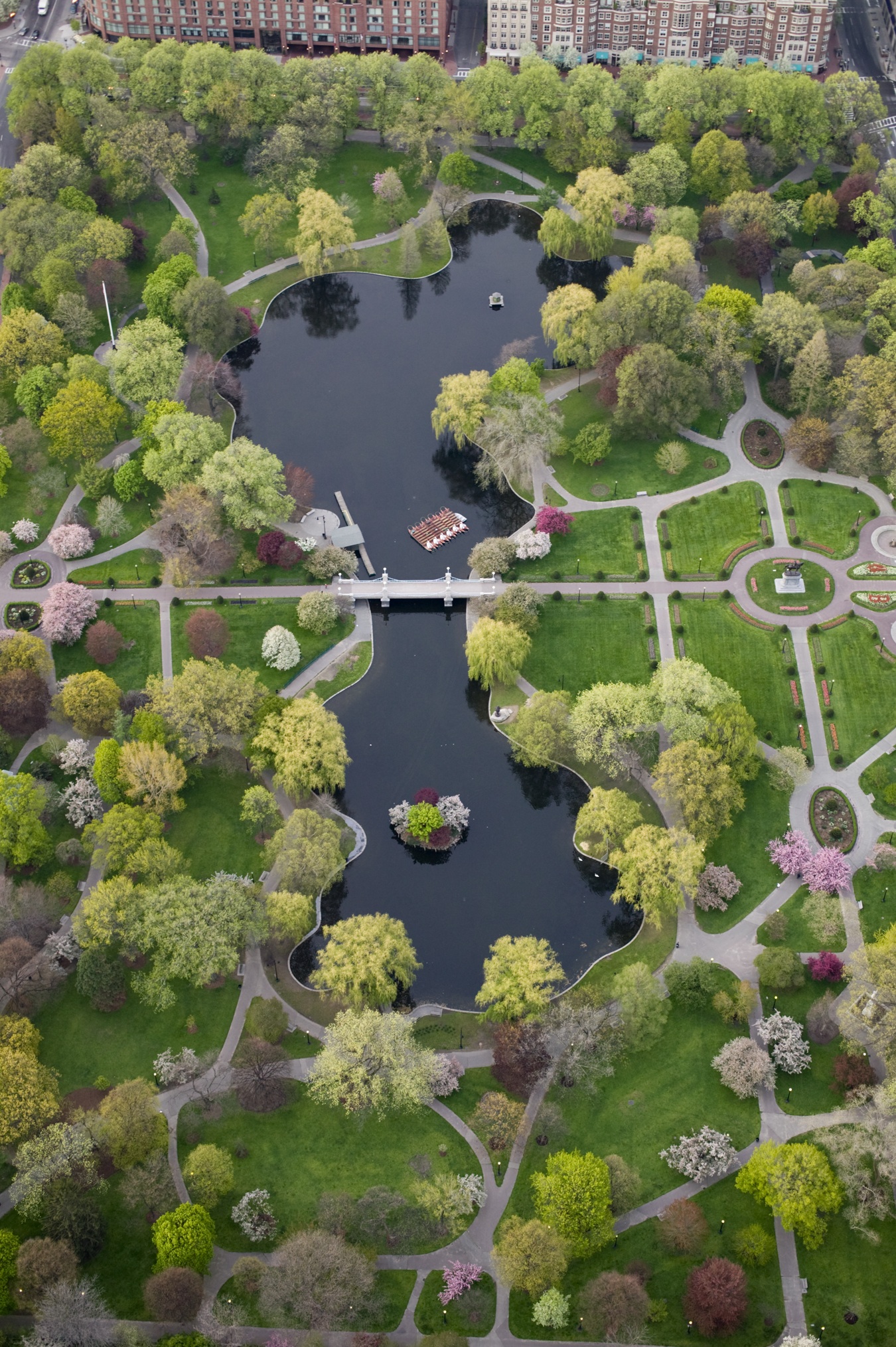 Monday, April 29, 11:00 am – Tour of the Boston Public Garden