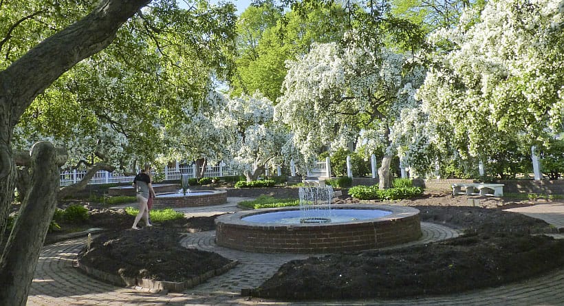 Friday, June 25, 5:00 pm – 8:00 pm, and Saturday, June 26, 10:00 am – 4:00 pm – Portsmouth Pocket Garden Tour